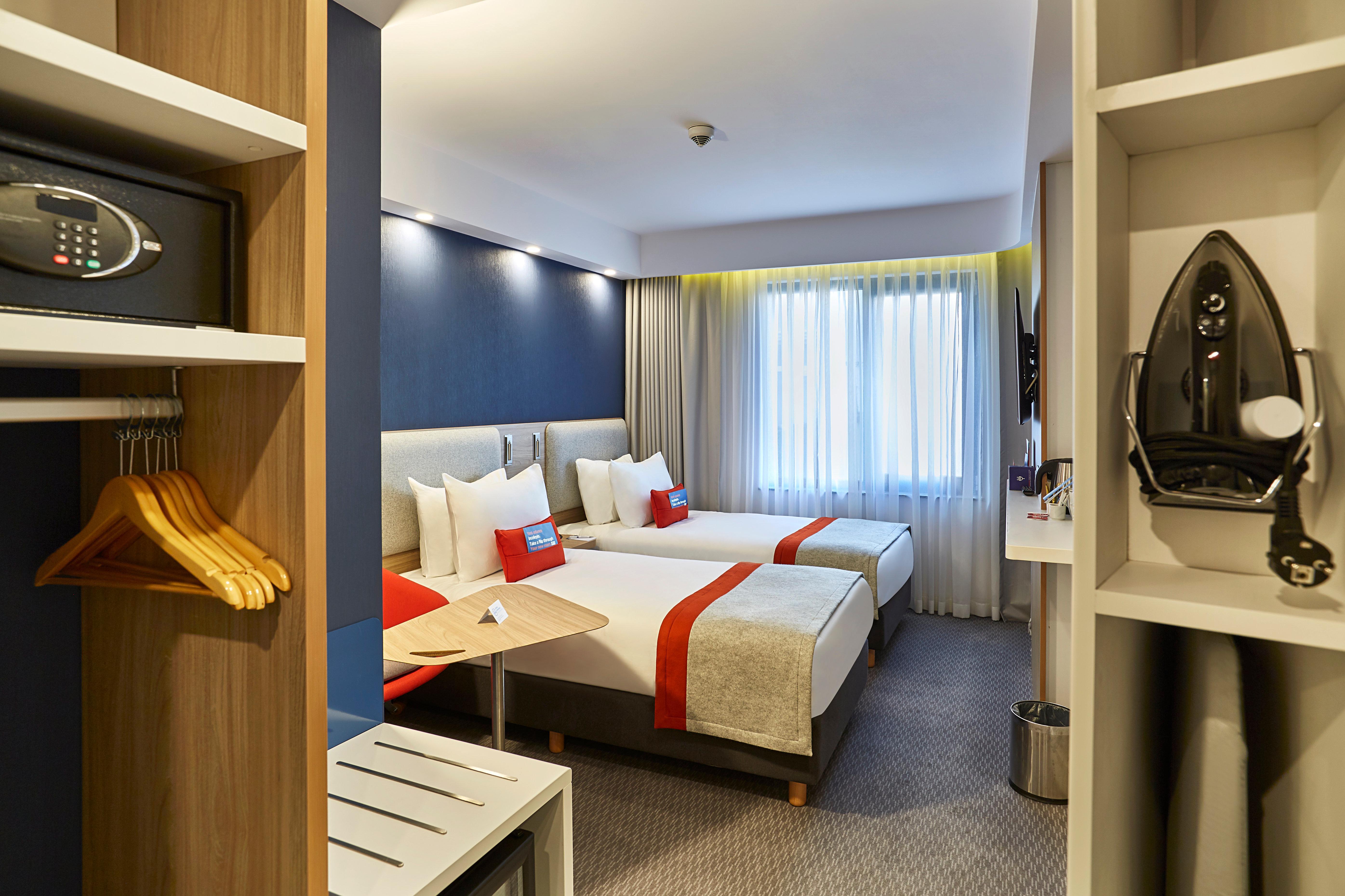 Holiday Inn Express - Istanbul - Atakoy Metro, An Ihg Hotel Екстер'єр фото